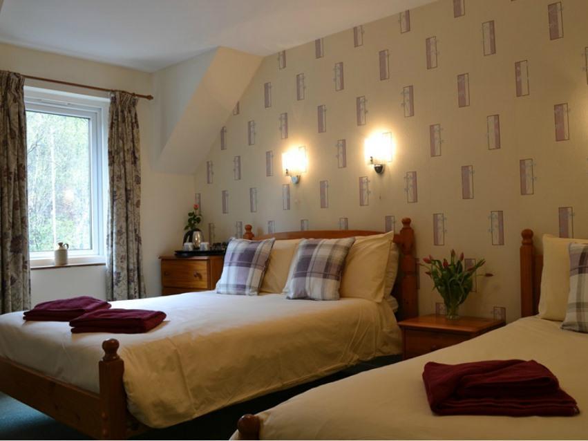 Tailrace Inn Кинлохлевън Стая снимка